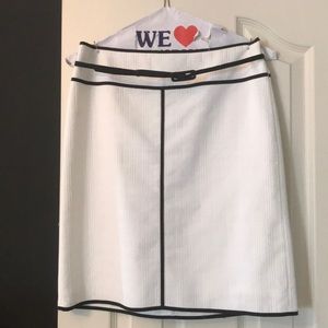 Ann Taylor White Skirt Black Trim Size 4 with belt